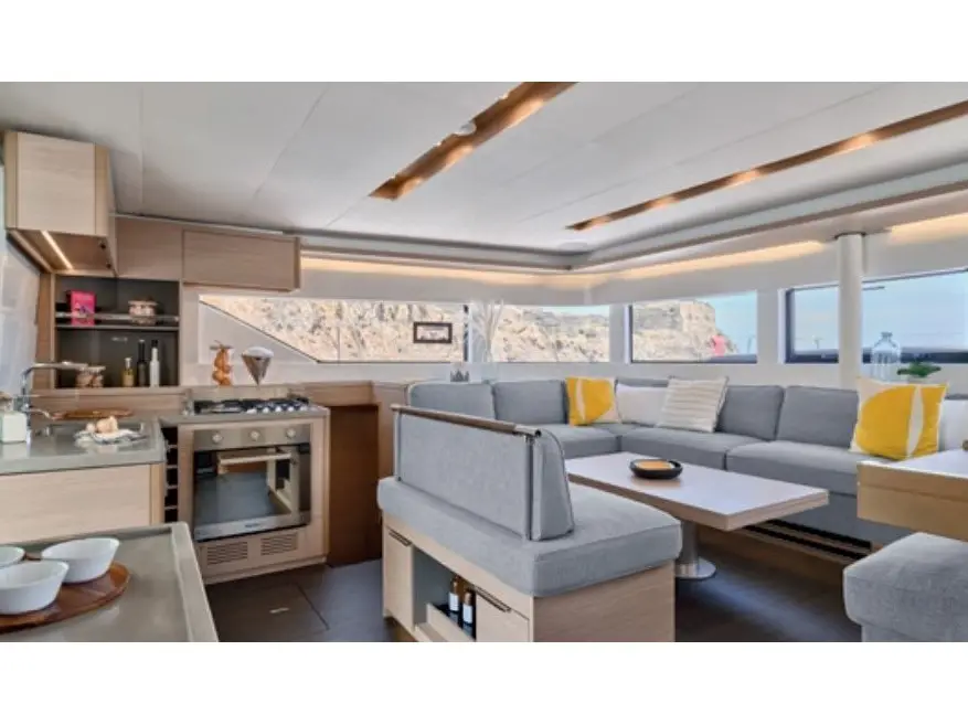 APOLON, Interior image