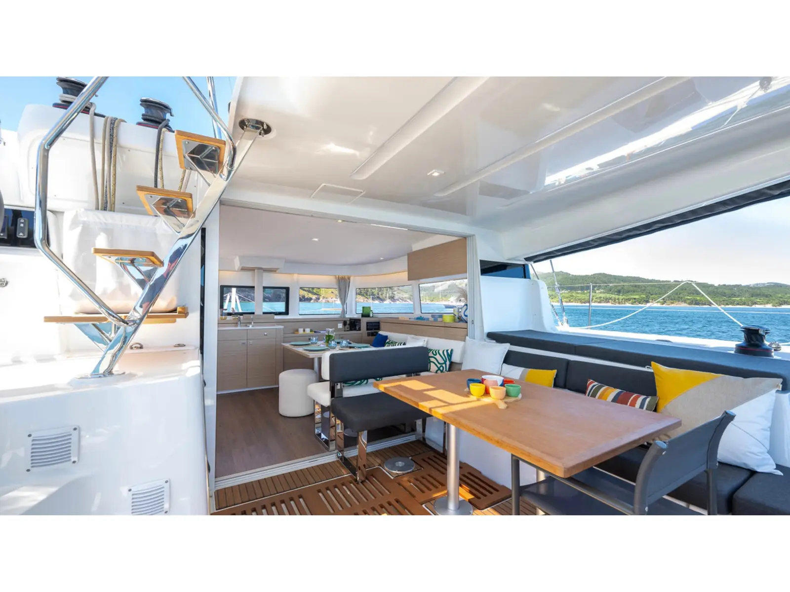 Premium, Interior image
