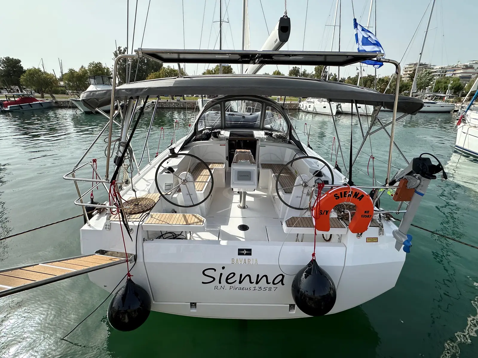 S/Y Sienna, Main image