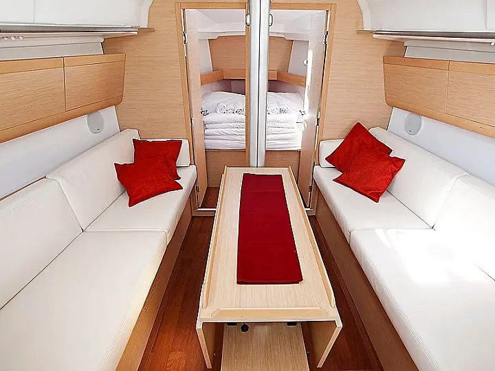 Rhea, Interior image