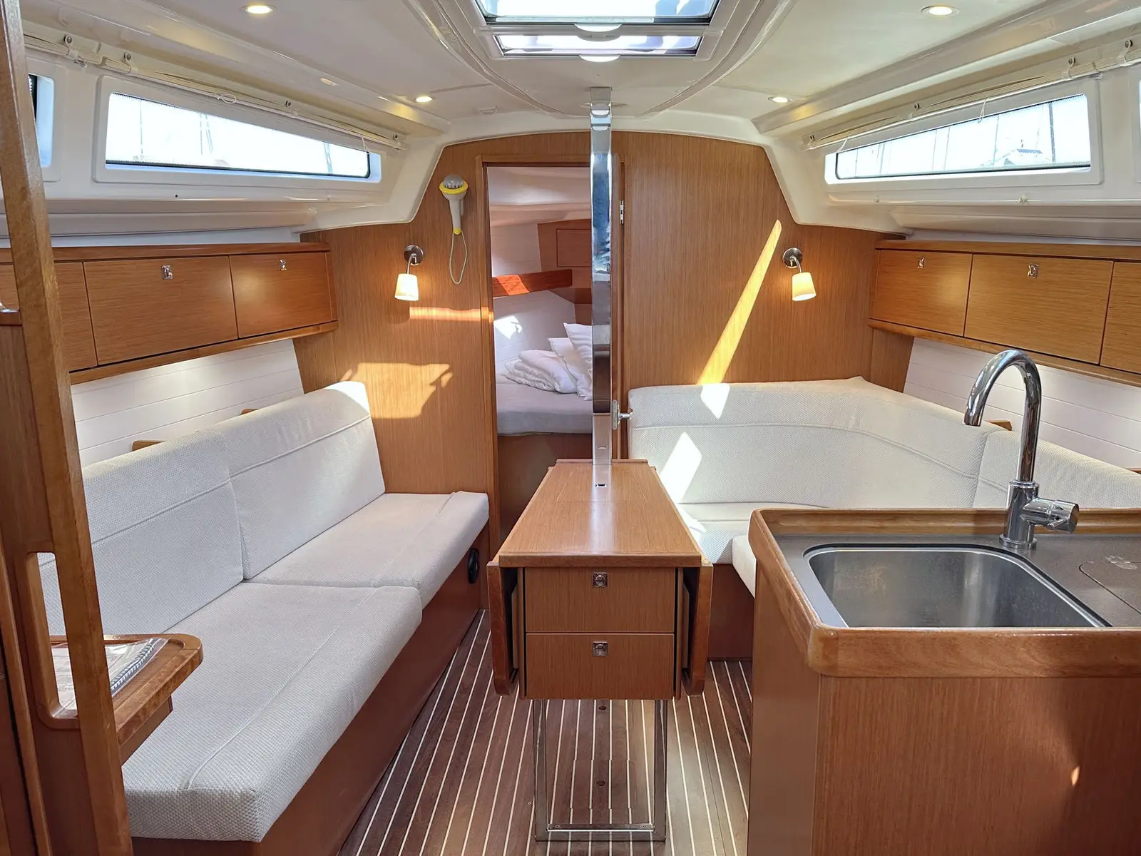 Little Joe, Interior image
