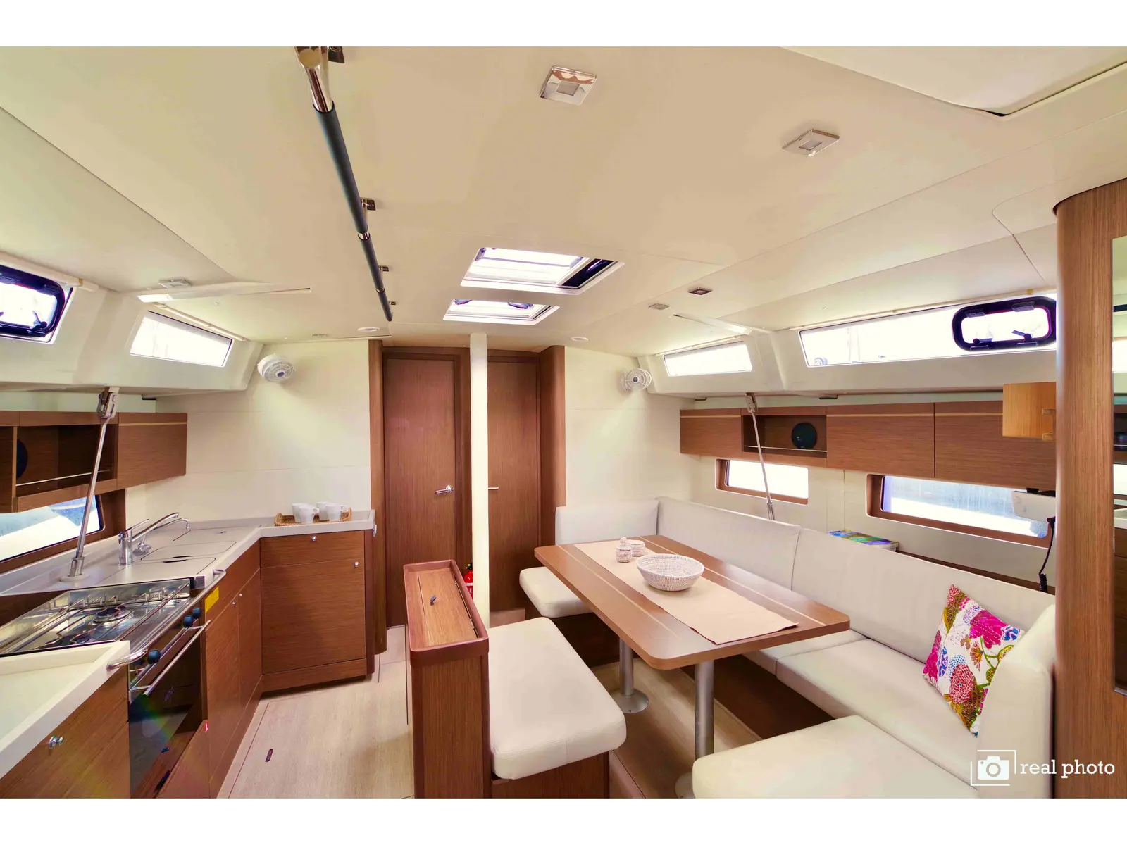 Nora - Water maker, Solar Panel , Interior image