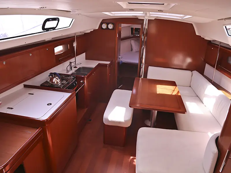 Zynobia, Interior image