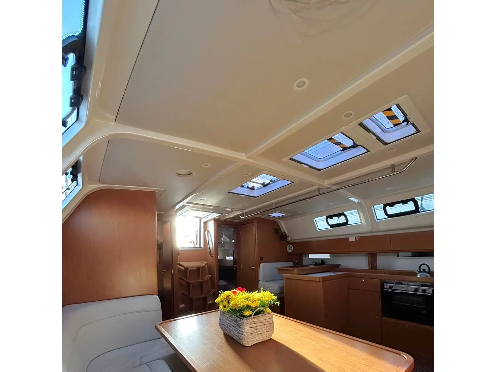 Bavaria Cr51 2018, Interior image