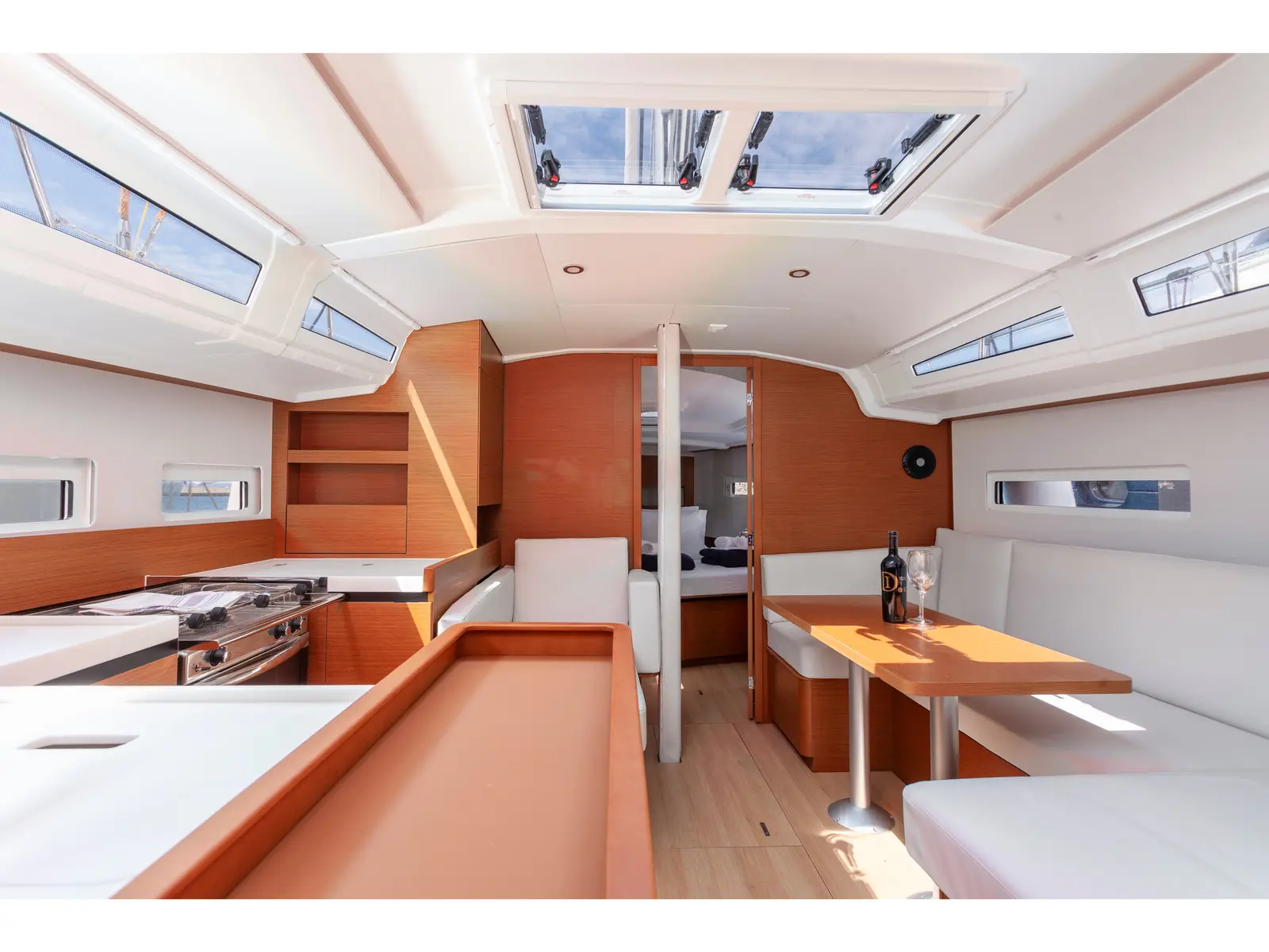 Bella Ciao, Interior image