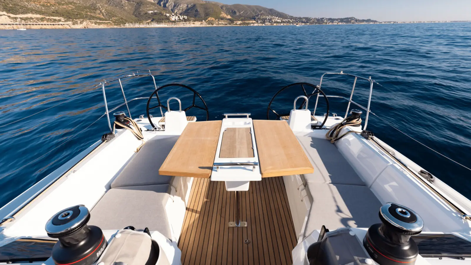 Oceanis 34.1 Classic, photograph 2