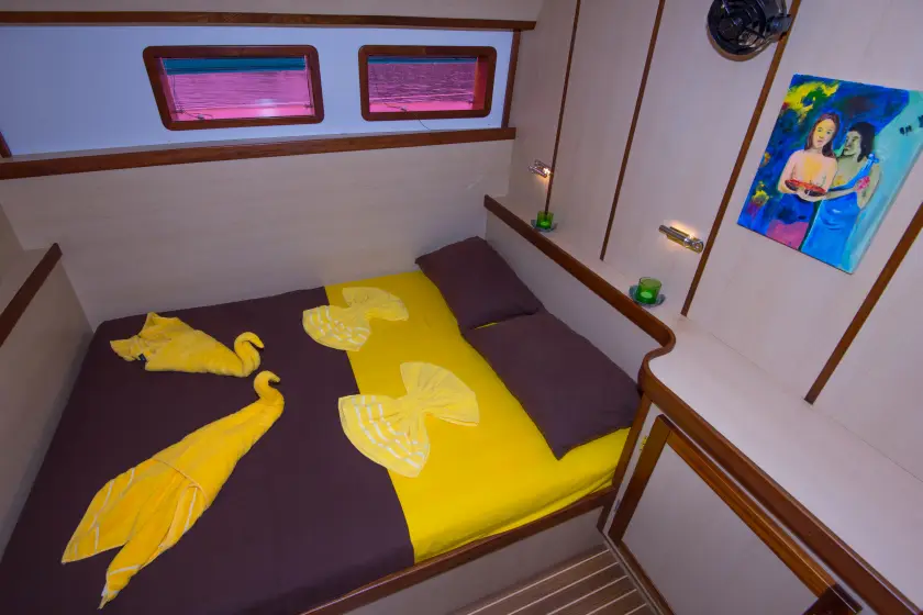 Cabin G12, Cabin