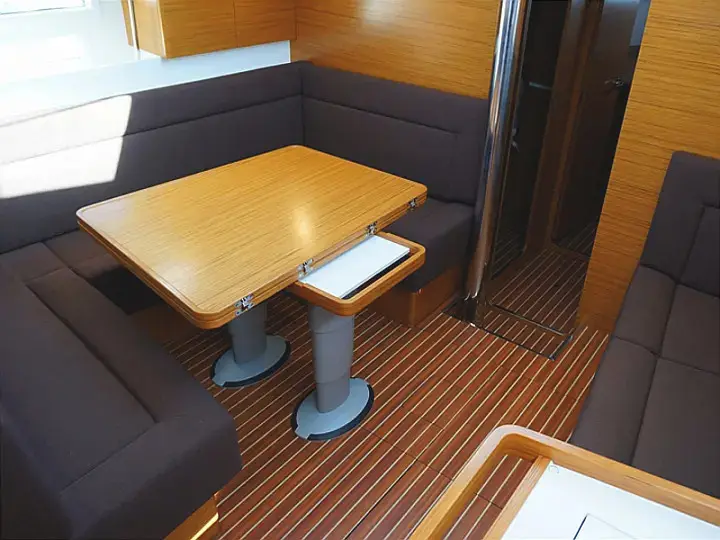 Alkistis, Interior image