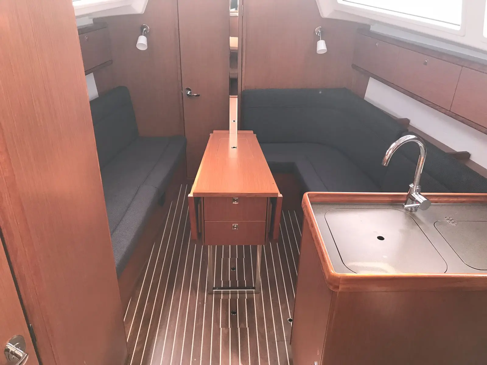 Pollux I, Interior image
