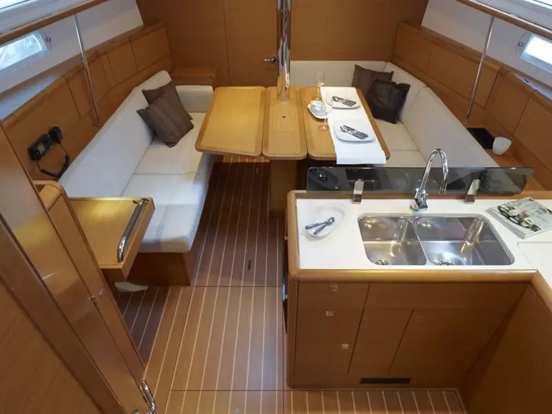 Dakiri 2, Interior image