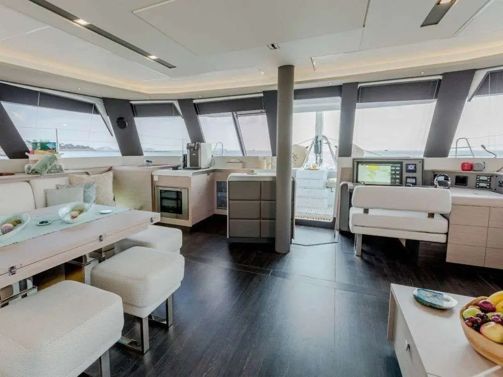 Allure, Interior image