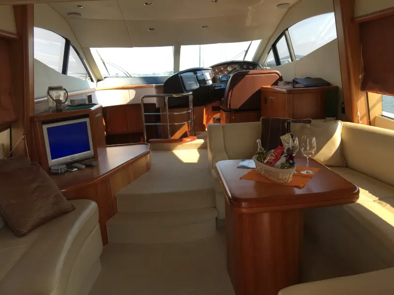 Aviator, Interior image