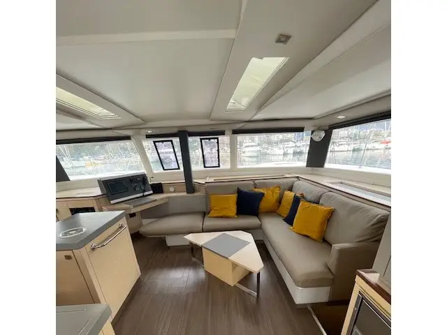 Red Rose, Interior image