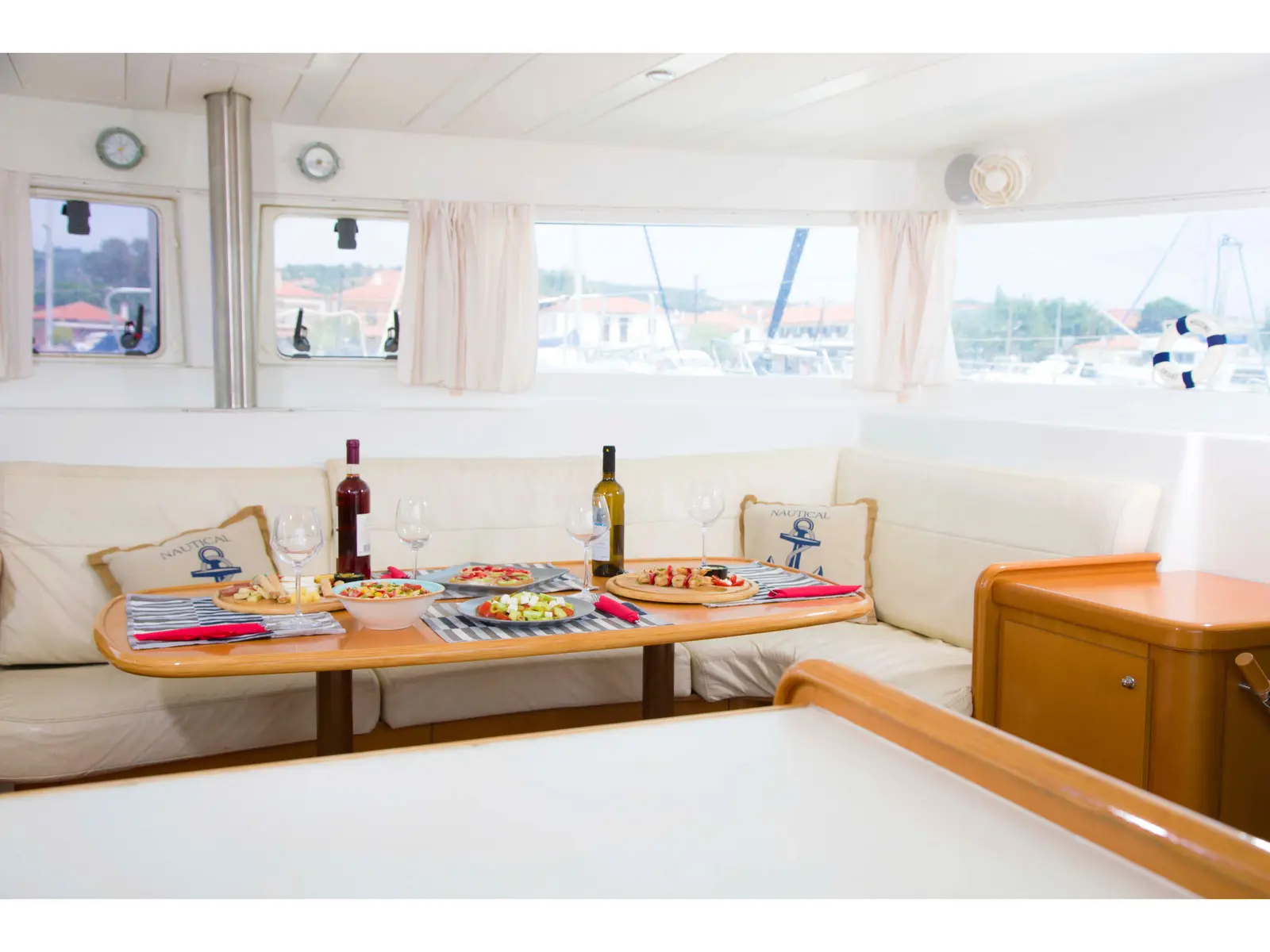 Dynamis, Interior image