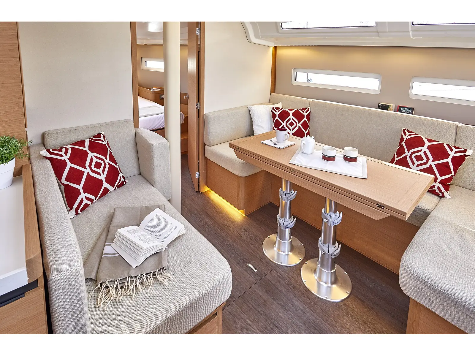 Bonjour, Interior image