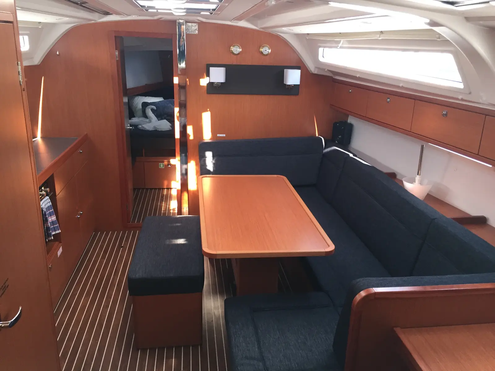 S/Y Alisahni, Interior image