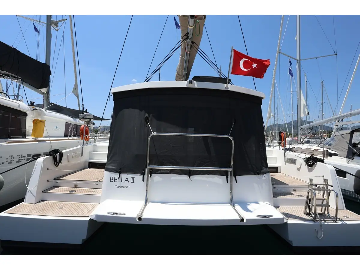 Bella II, Main image