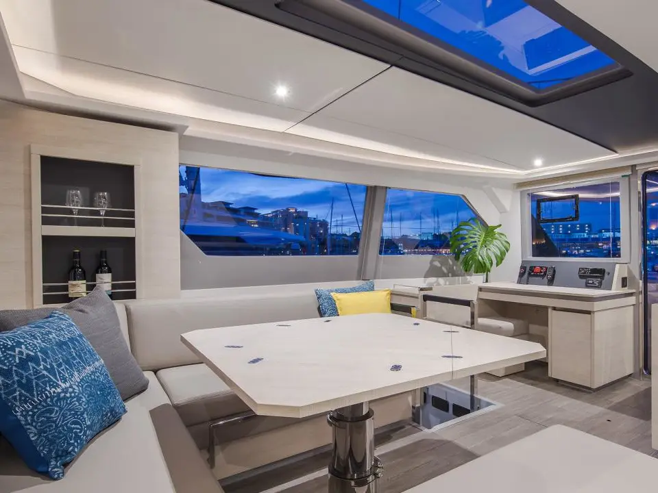 Moorings 5000-4 Club, Interior image