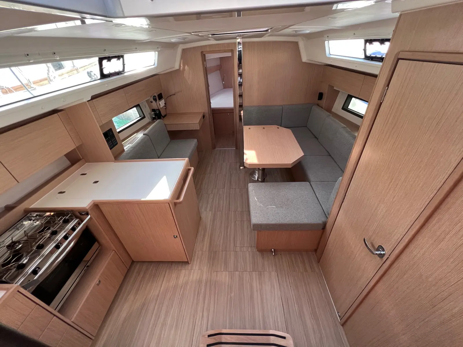 Kaze Maru, Interior image