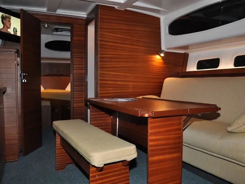 Nautika 1000, Interior image