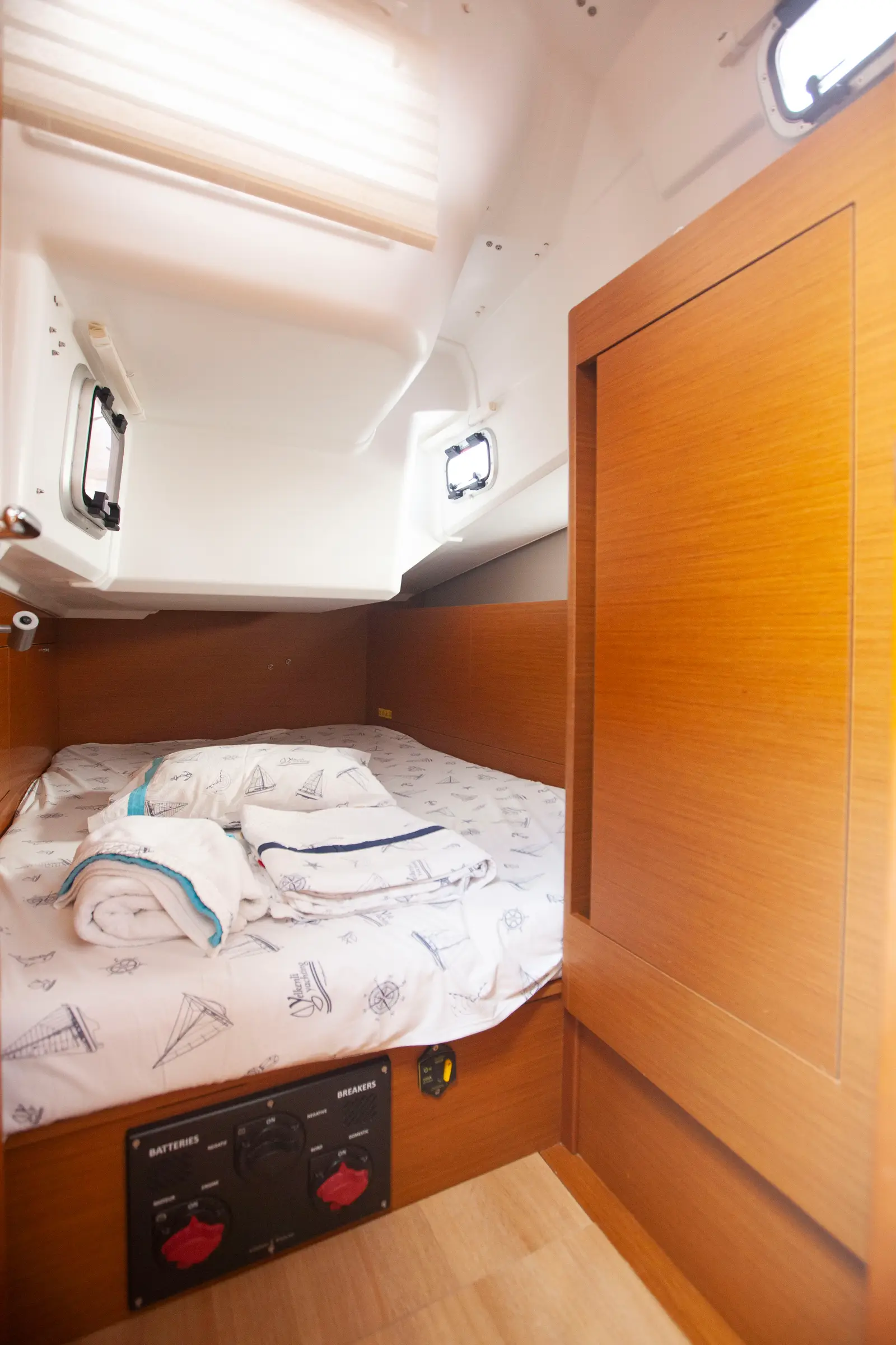 Sea Breeze, Aft Cabin (port side)