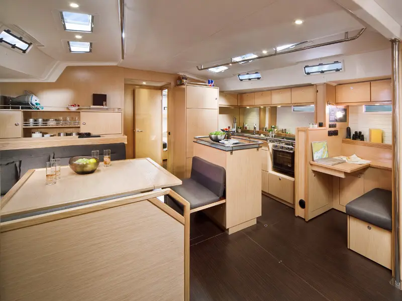 Vivace, Interior image