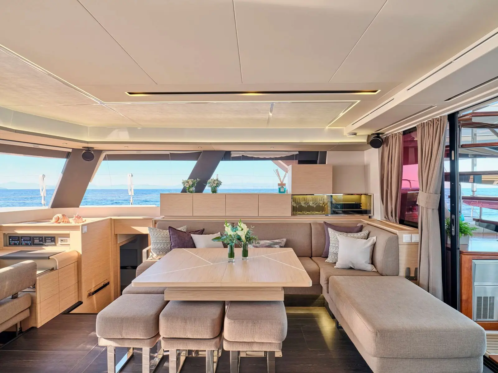 Sunmoon, Interior image