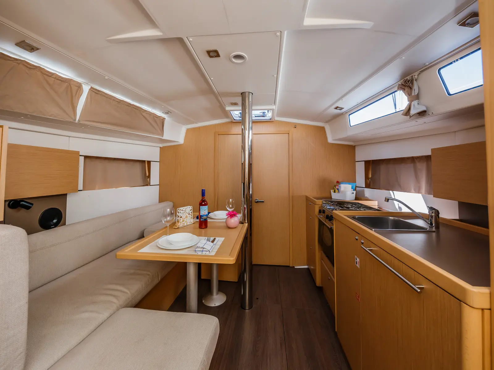 Obsession, Interior image
