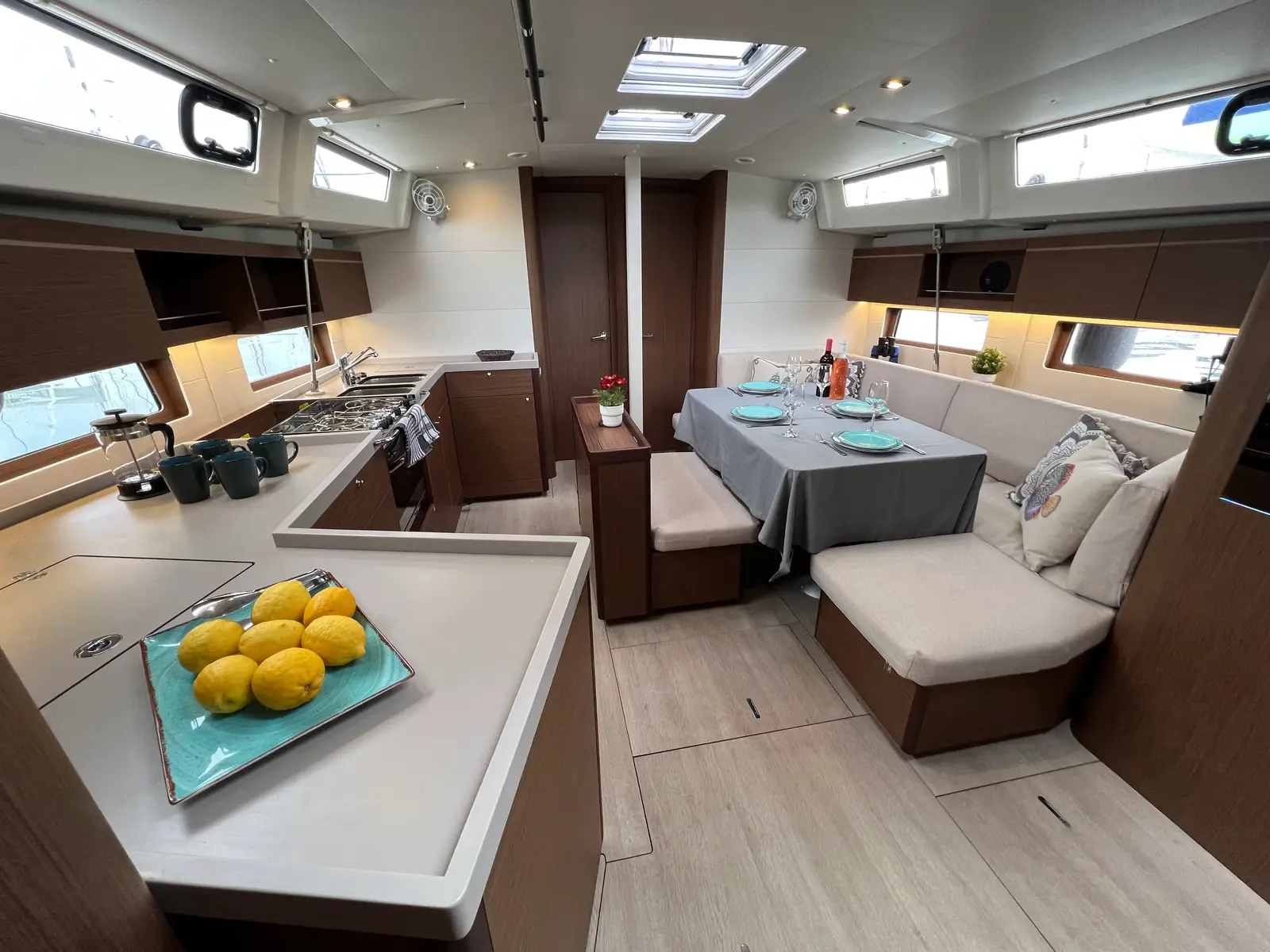 DREAM, Interior image