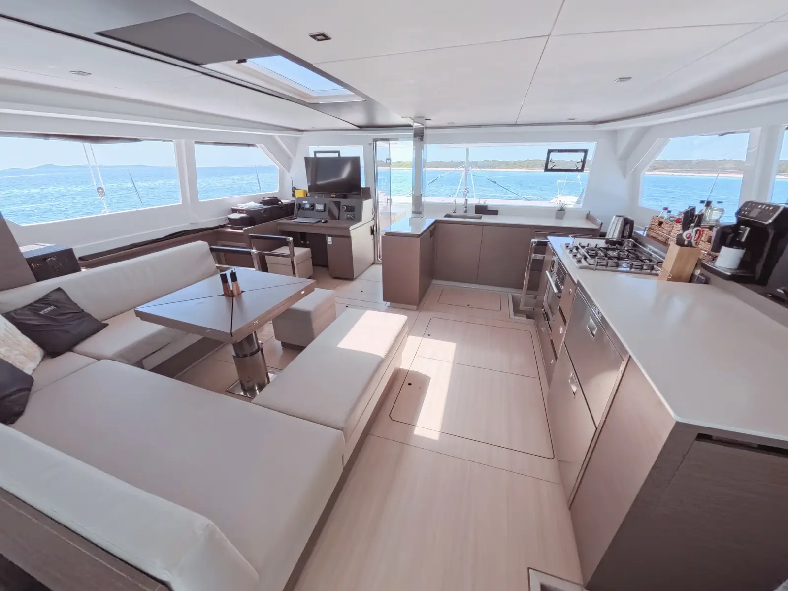Sonea, Interior image