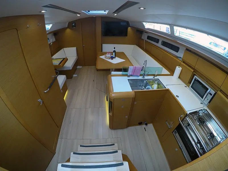 Elissa, Interior image