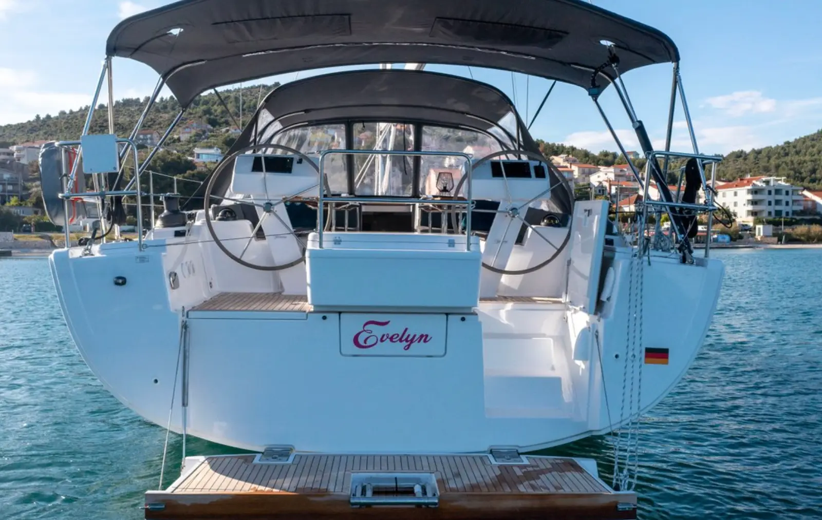 Evelyn, Interior image