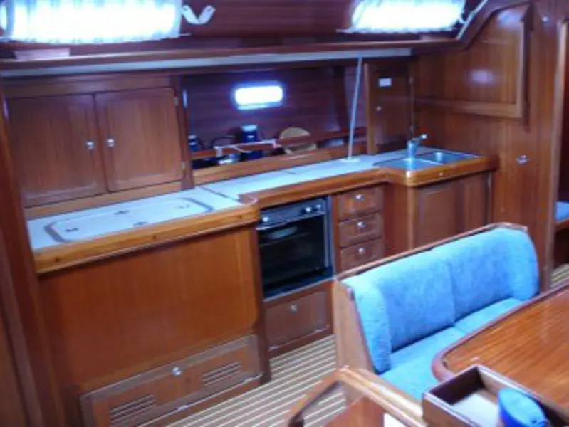 SY Zoe, interior