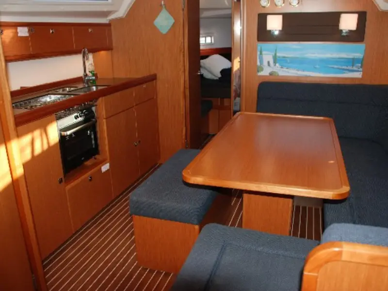 Cafard, Interior image