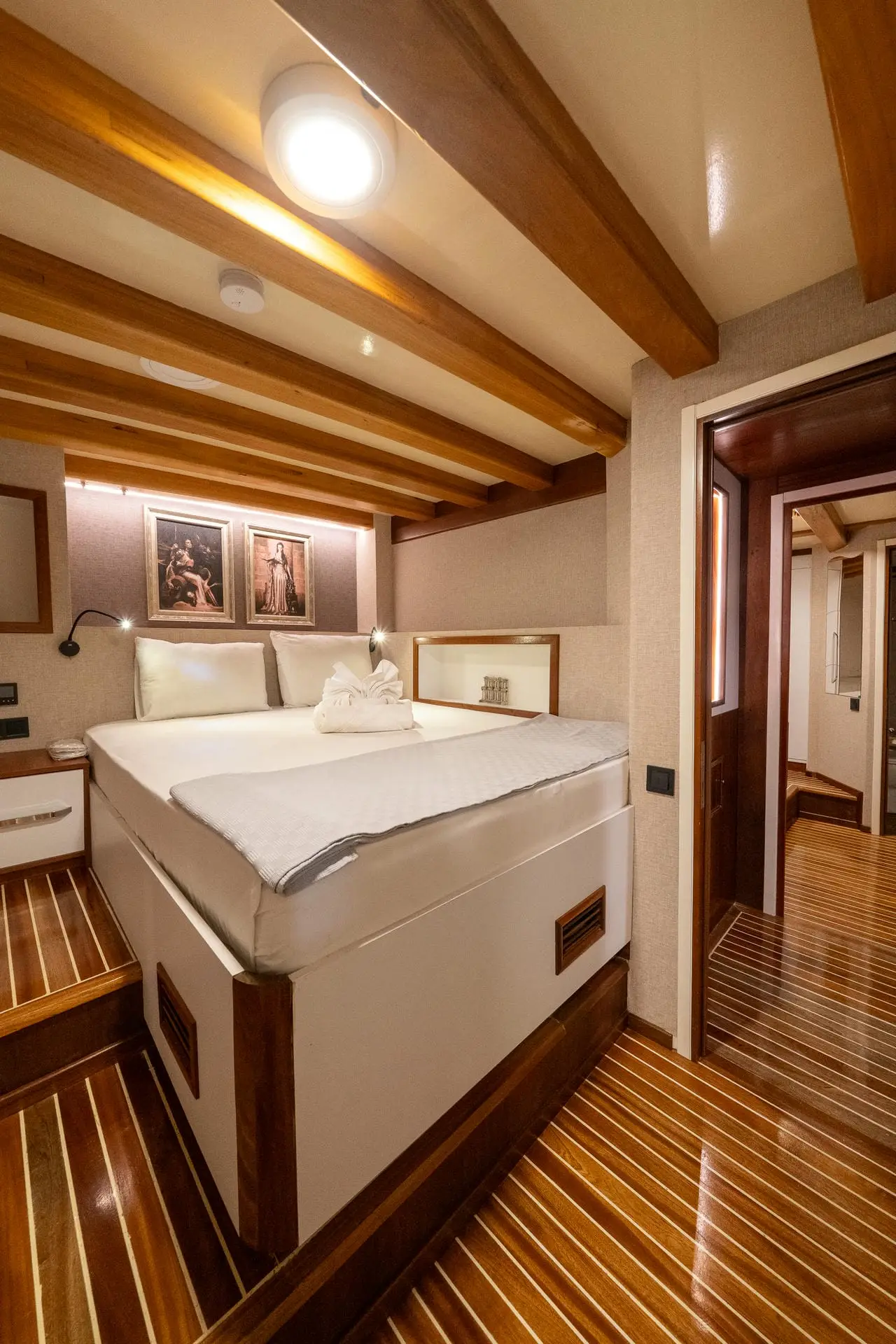 Premium, photograph 19