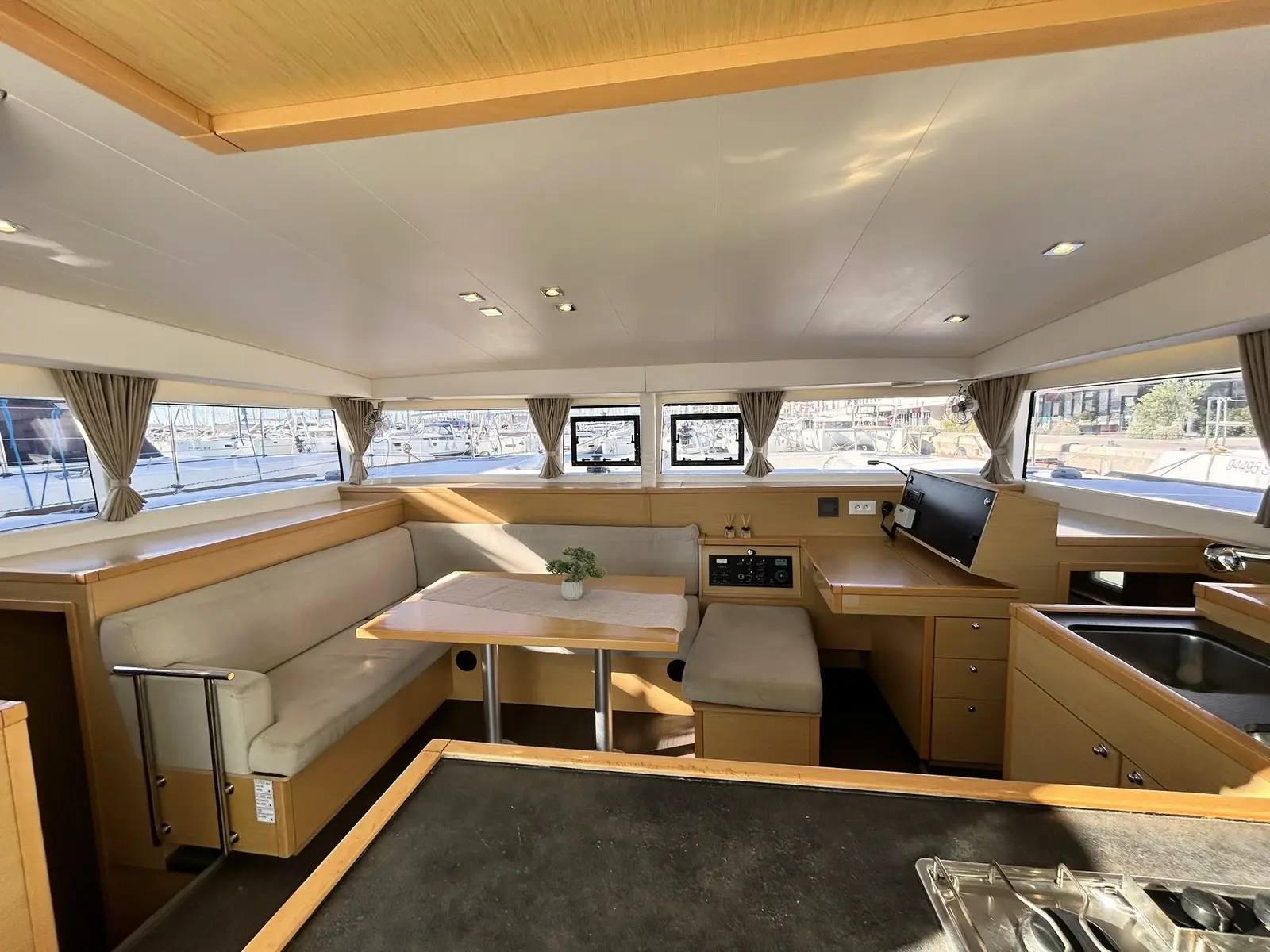 AQUADANCER, Interior image