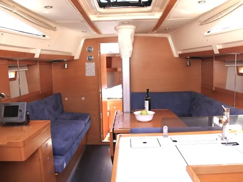 Arianna, Interior image