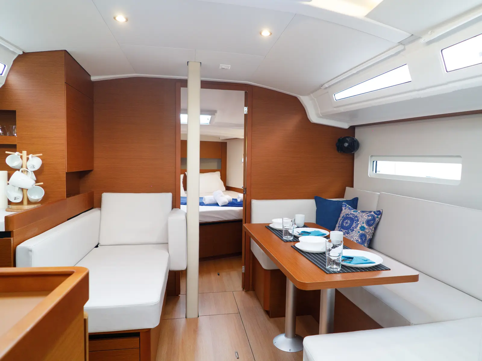 Aquamarine, Interior image
