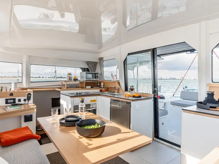 Sail Speed, Interior image