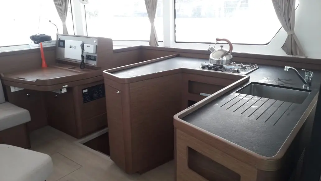 Uiara, Kitchen / Navigation