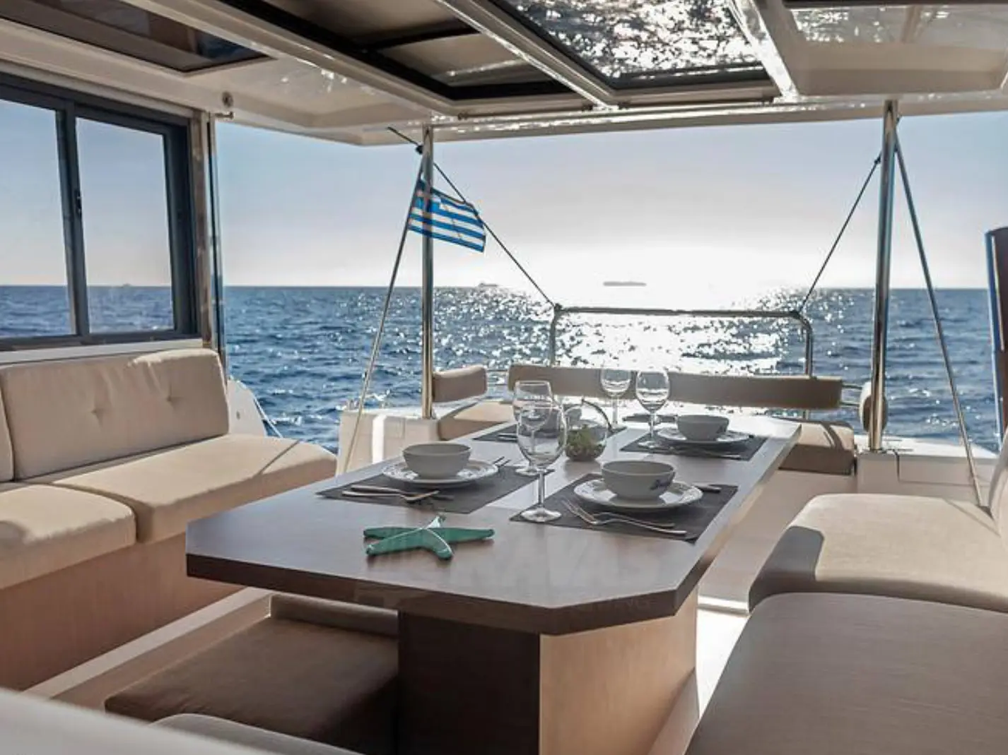 Premium, Interior image