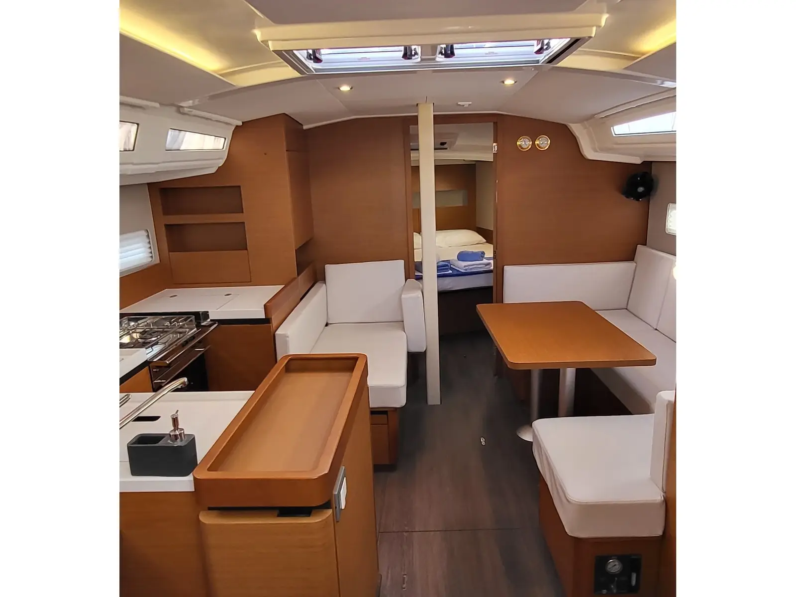 Artemis, Interior image