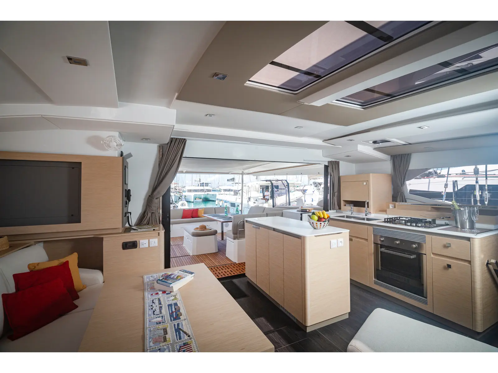 Gentle Giant, Interior image