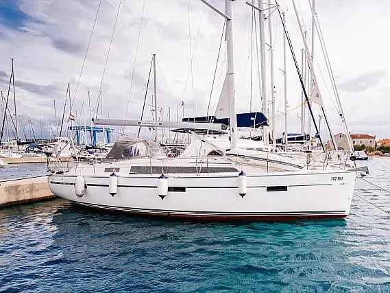 Blue Tone, Bavaria Cruiser 37