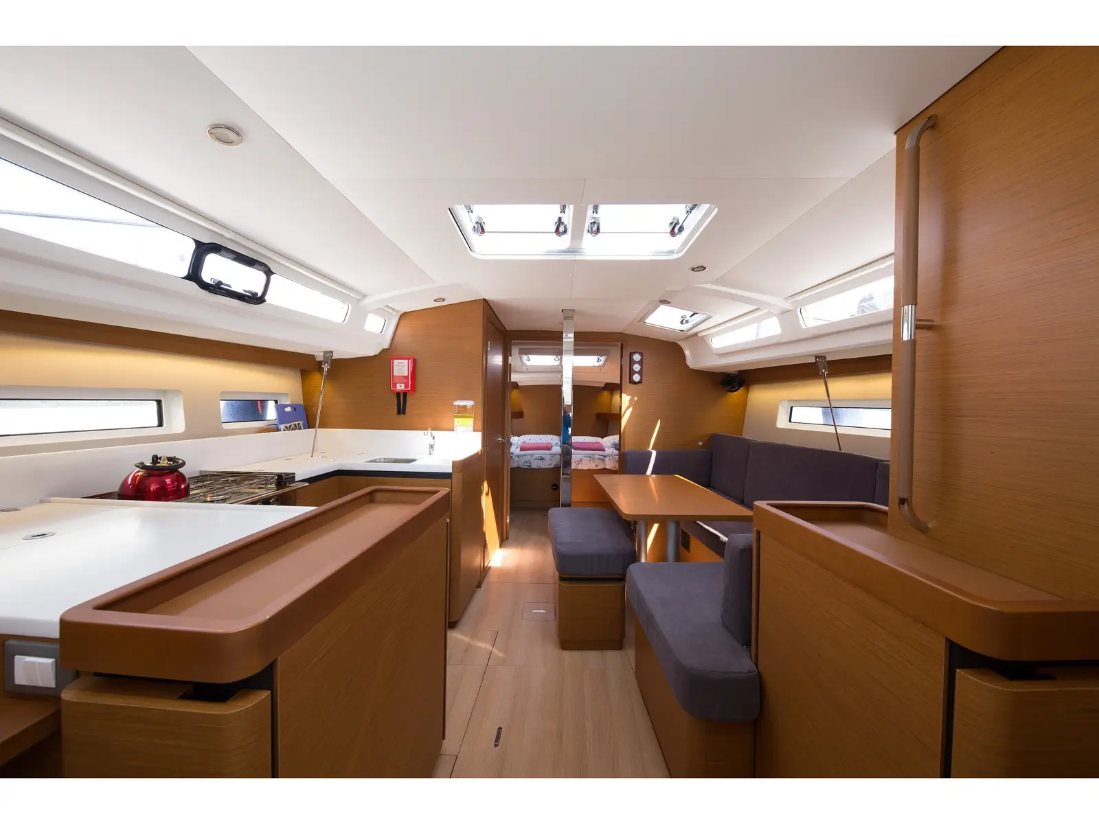 Suncity 4, Interior image