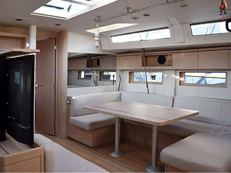 Psari, Interior image