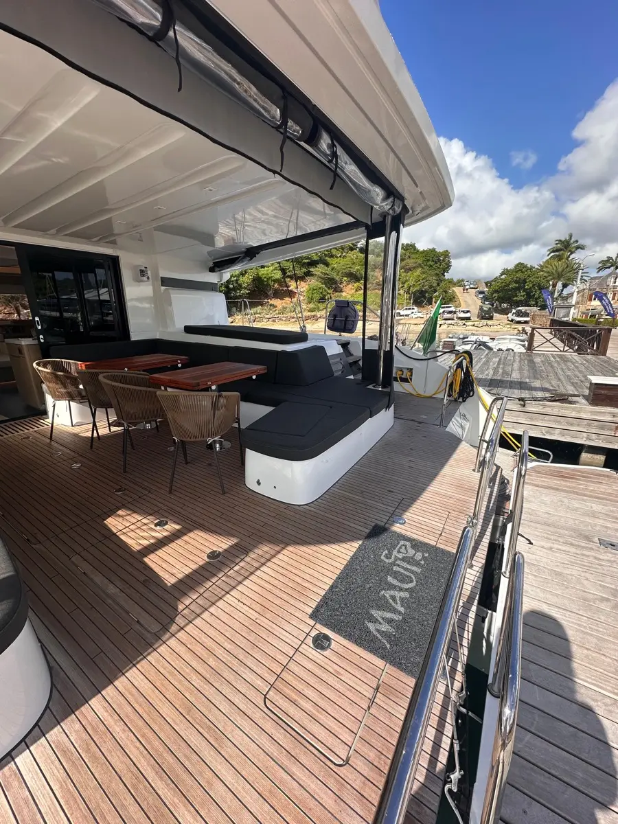 Maui- FIRST CLASS, photograph 18