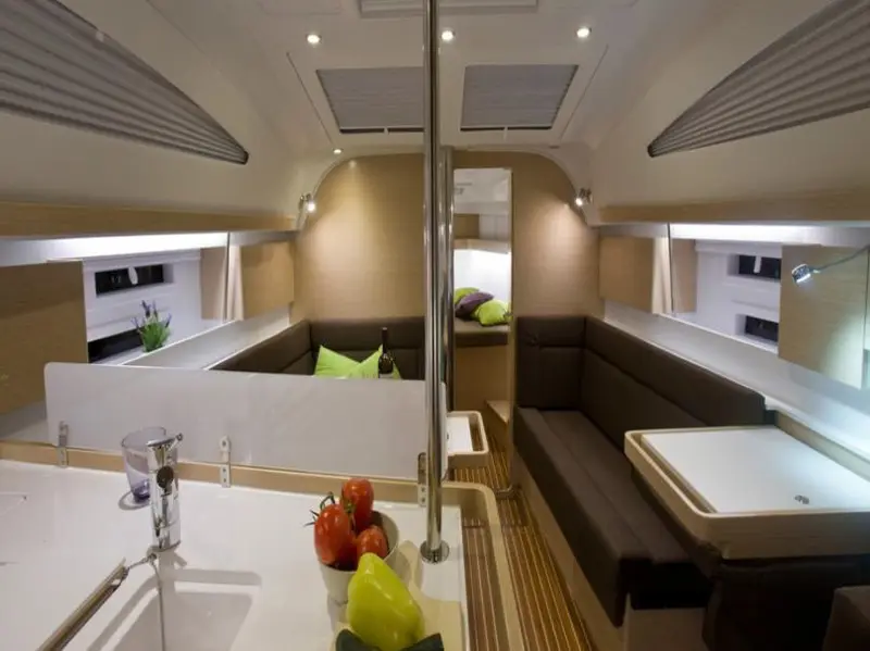 Giorgia, Interior image