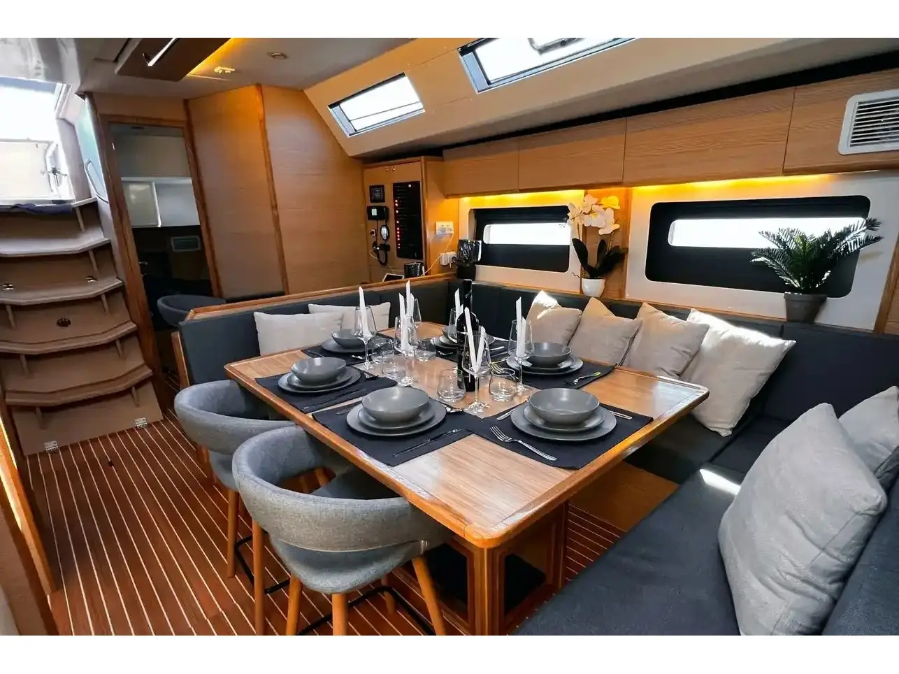 MARE VITAE, Interior image