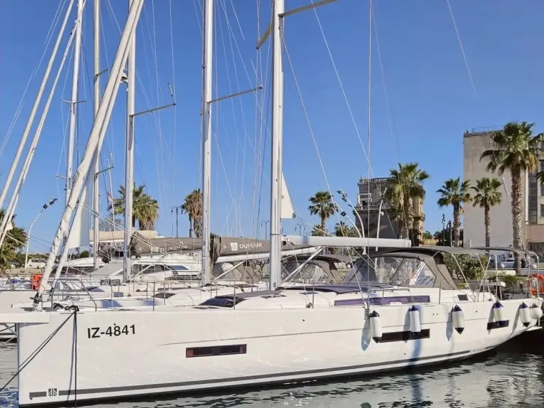 Tano, Dufour 530